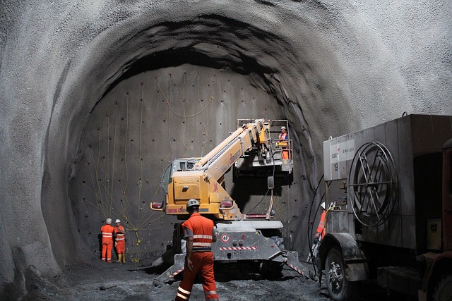 tunnel_MaikeundBjornBroskampPixabay